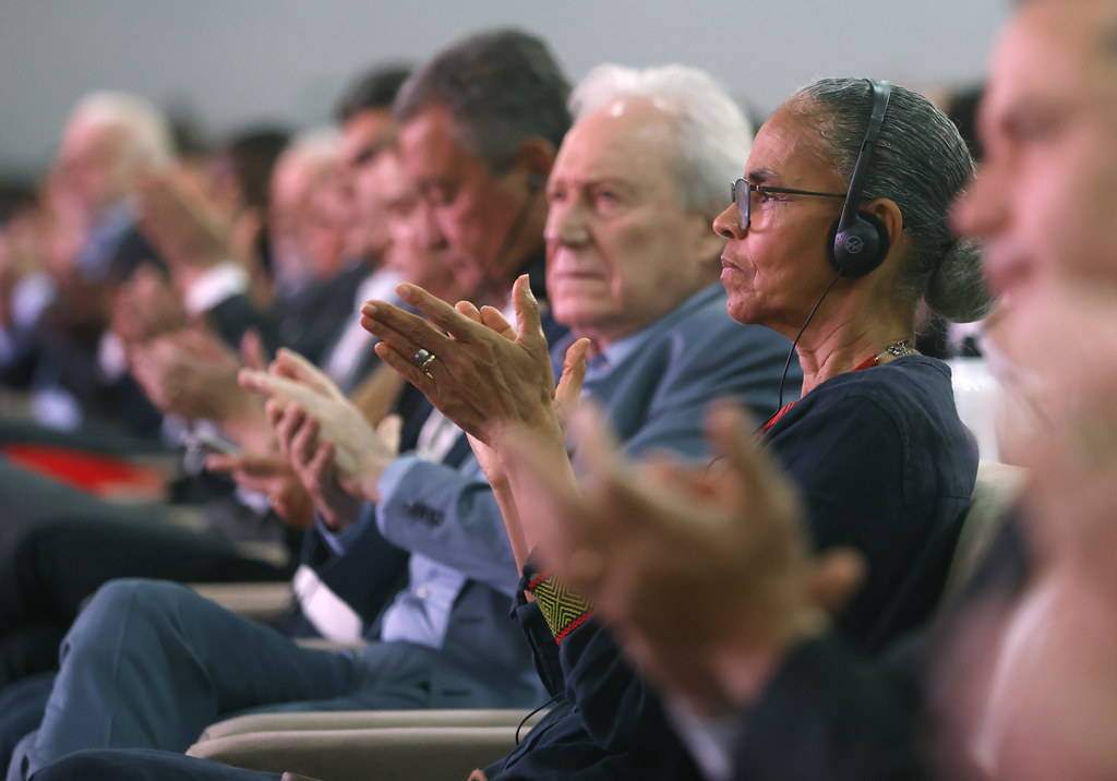 Fone de interpretação simultânea Hoffmann na abertura da COP-30