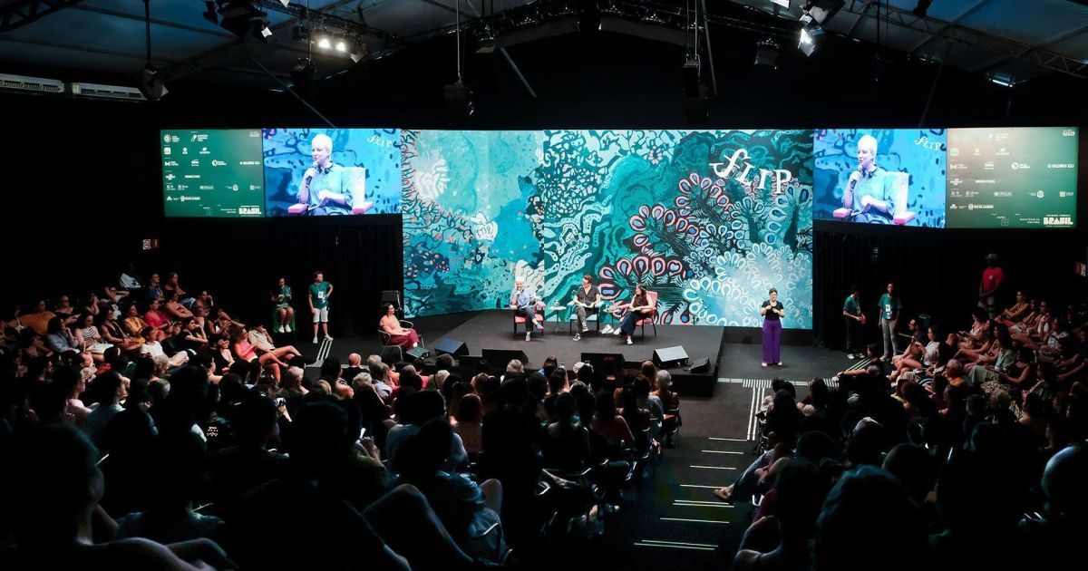 Abertura da FLIP Paraty — tradução simultânea pela Hoffmann