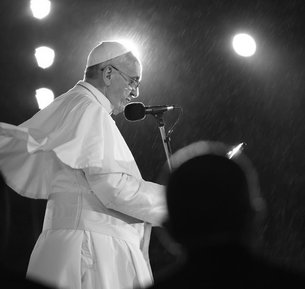 Papa Francisco ao microfone na JMJ Rio 2013