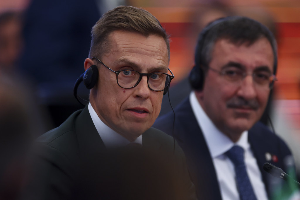 Alexander Stubb usando fone Hoffmann na COP-30