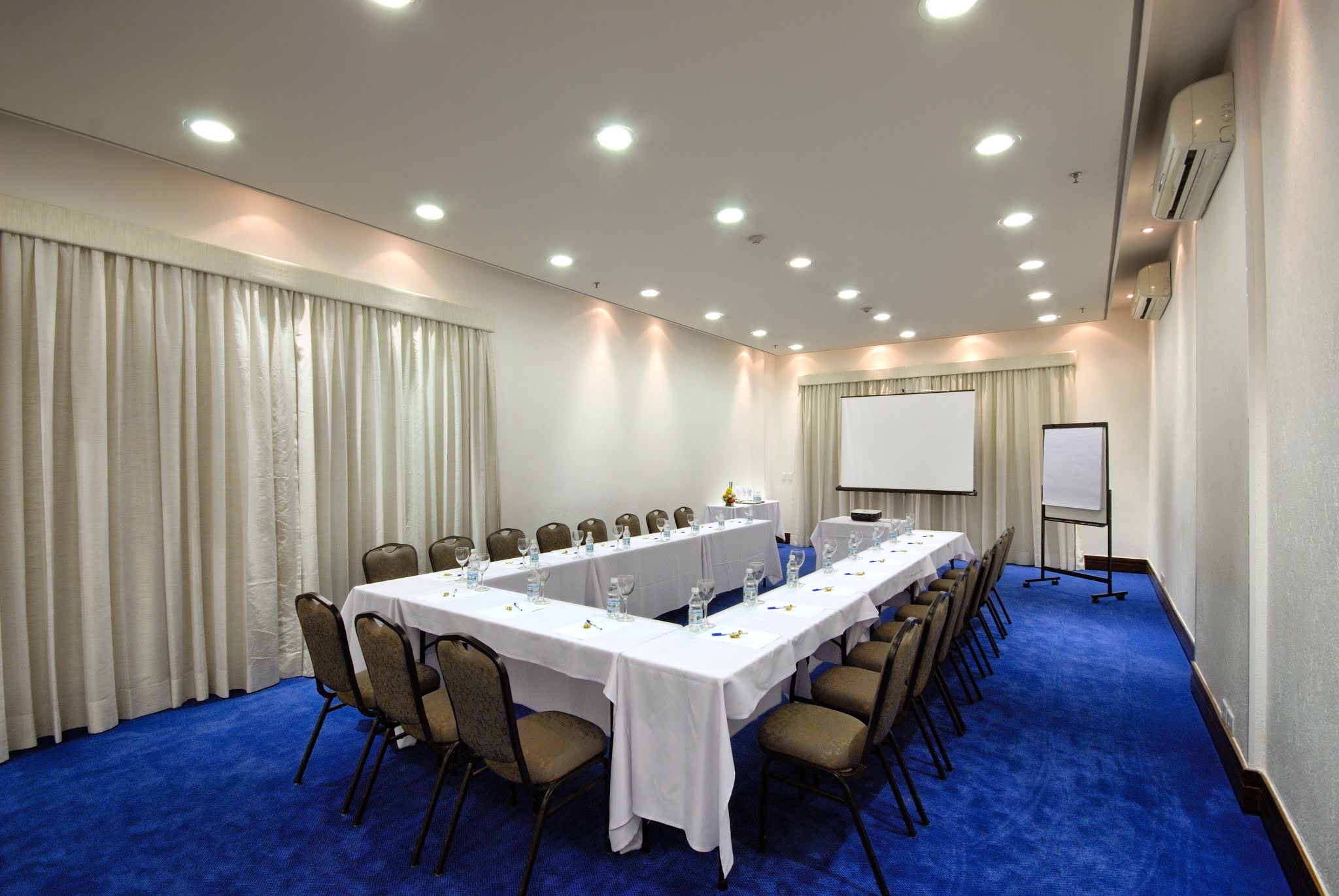 Sala de reunião do Luz Plaza em formato U