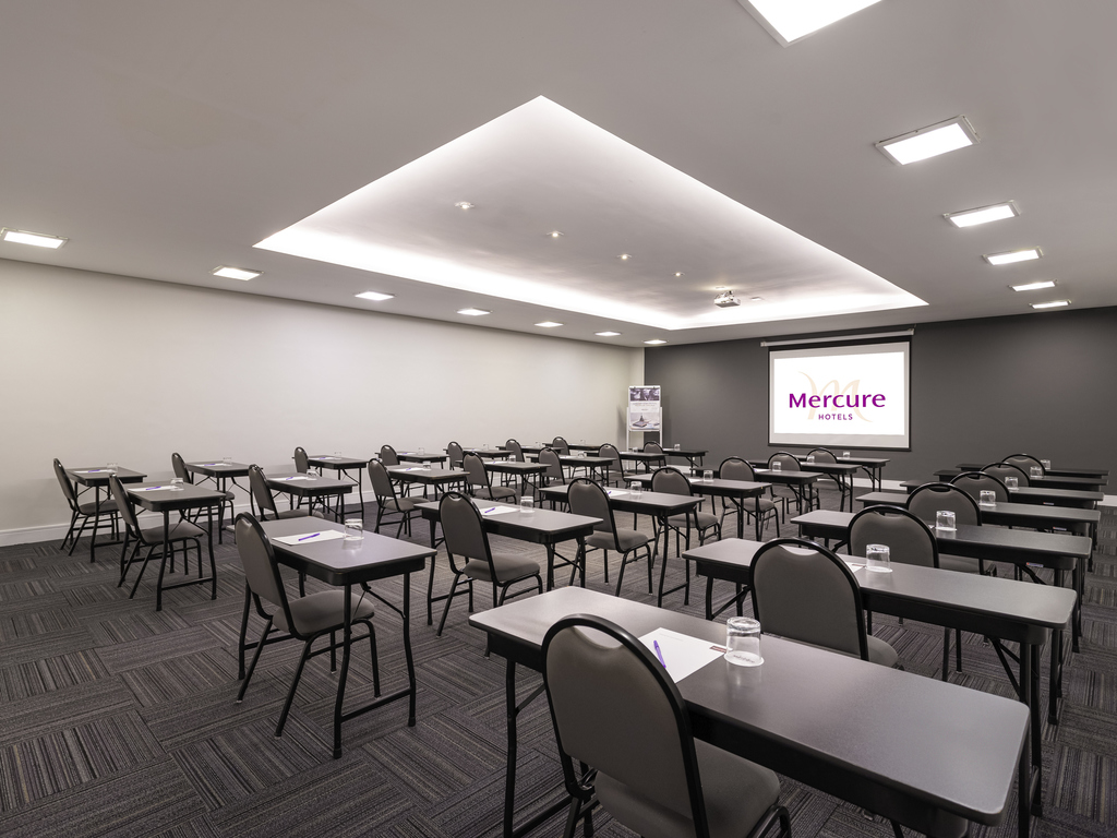 Sala de eventos do Mercure São Paulo Pamplona