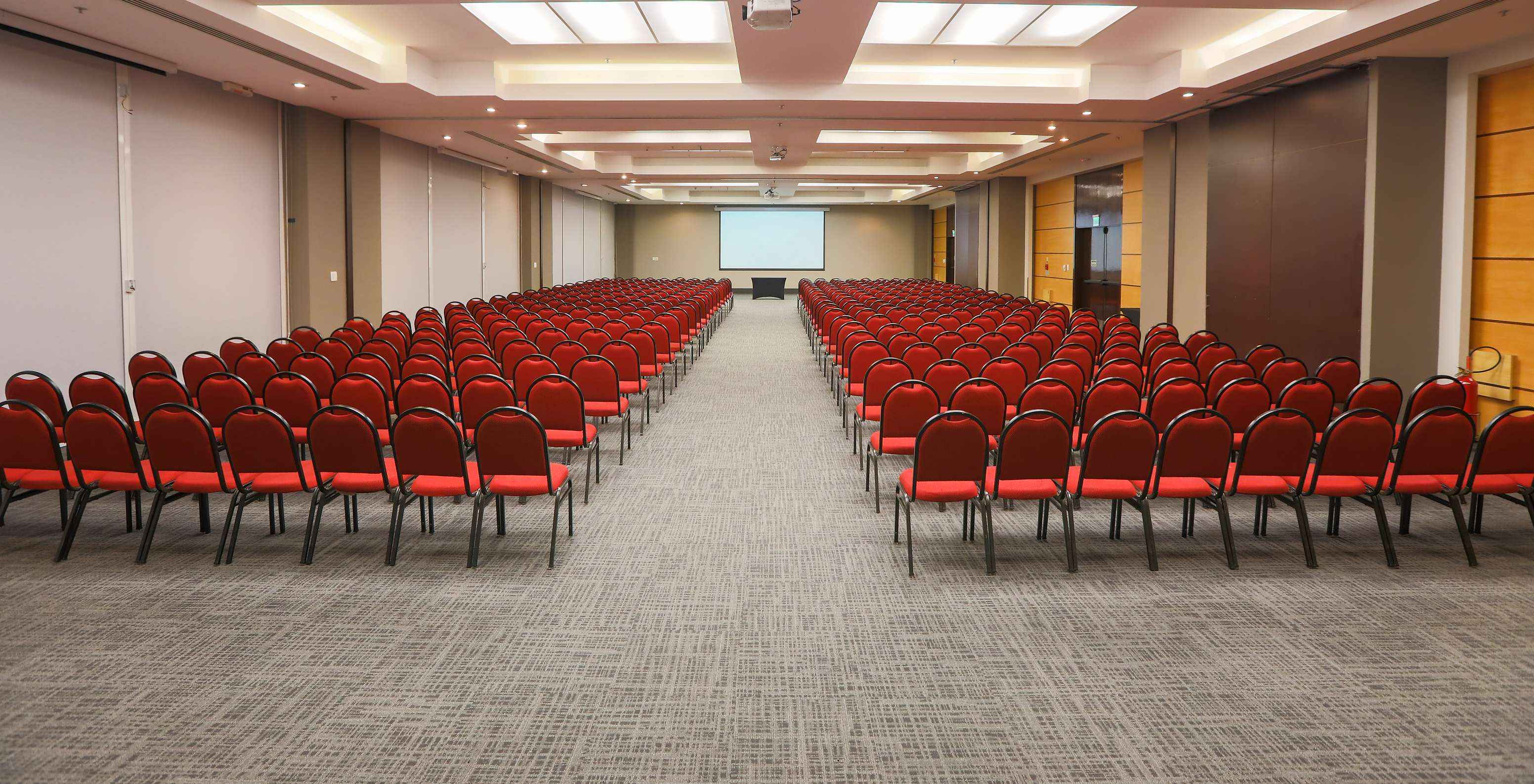 Auditório do Pestana Curitiba com projeção