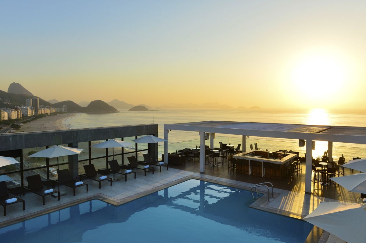 Fachada do Pestana Rio Atlântica na orla de Copacabana
